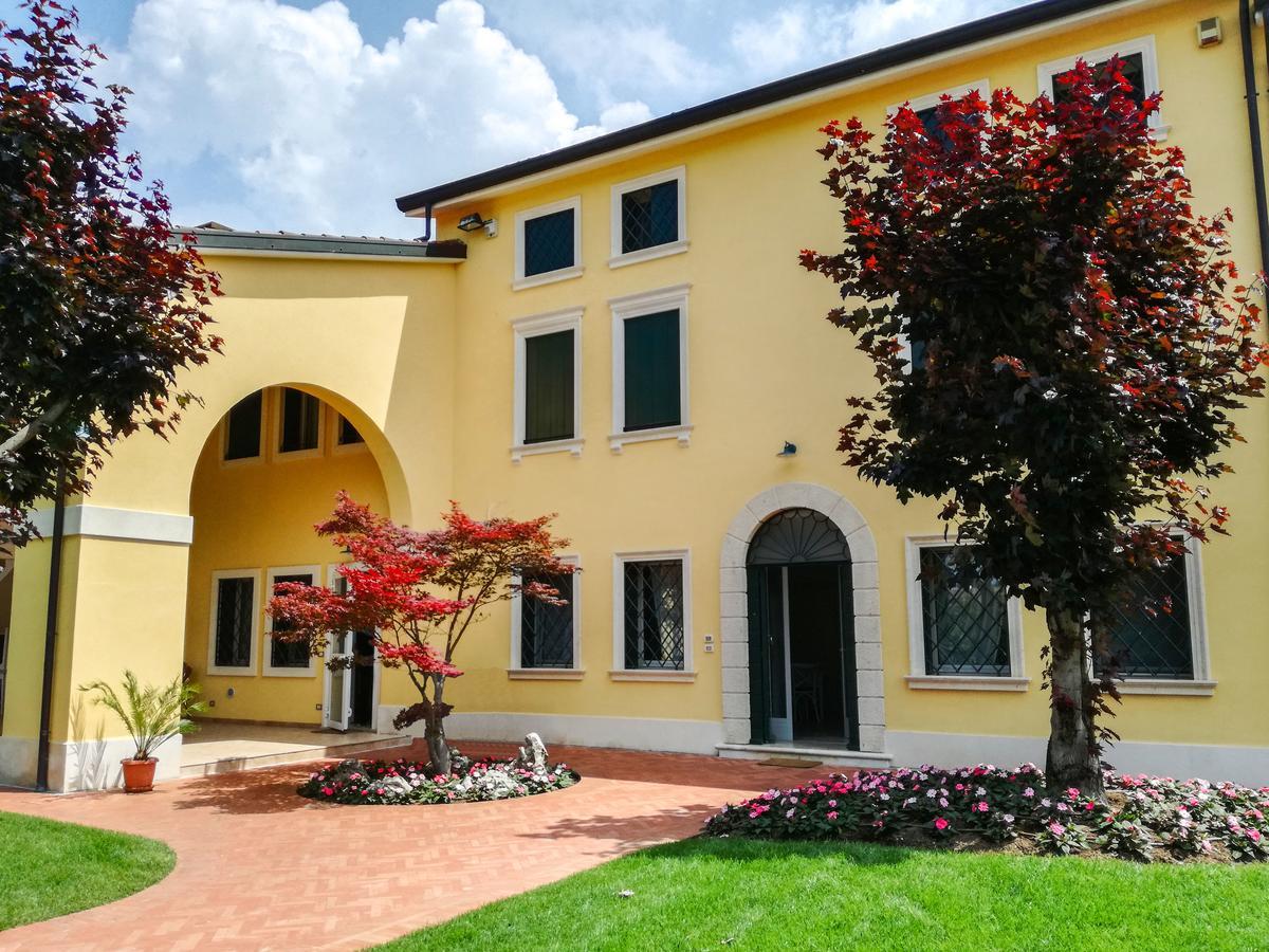 Villa Montenero Cavalcaselle Exterior photo