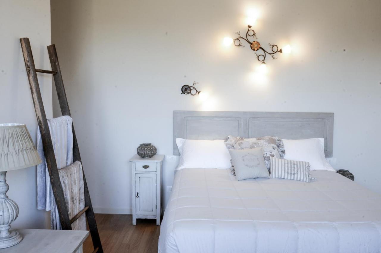 Villa Montenero Cavalcaselle Room photo