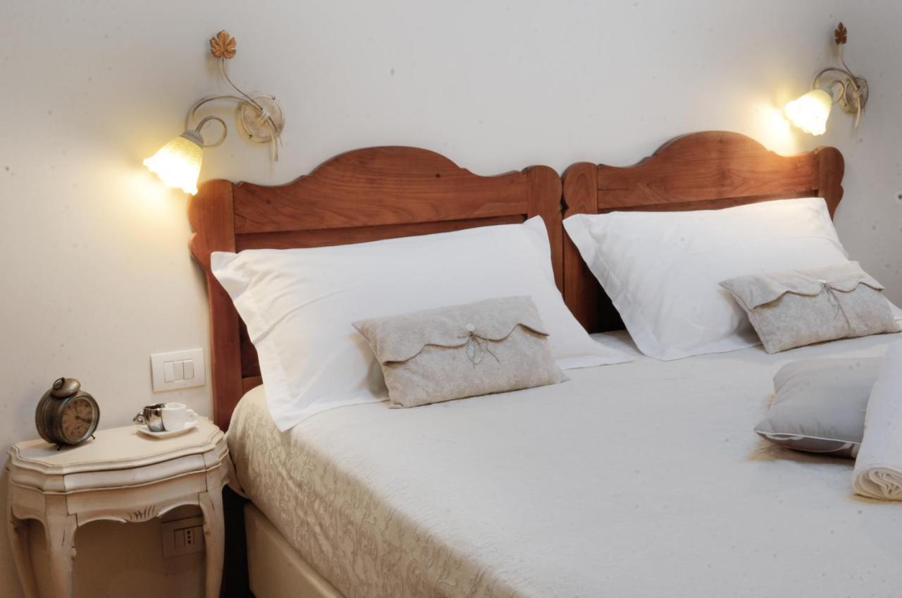 Villa Montenero Cavalcaselle Room photo